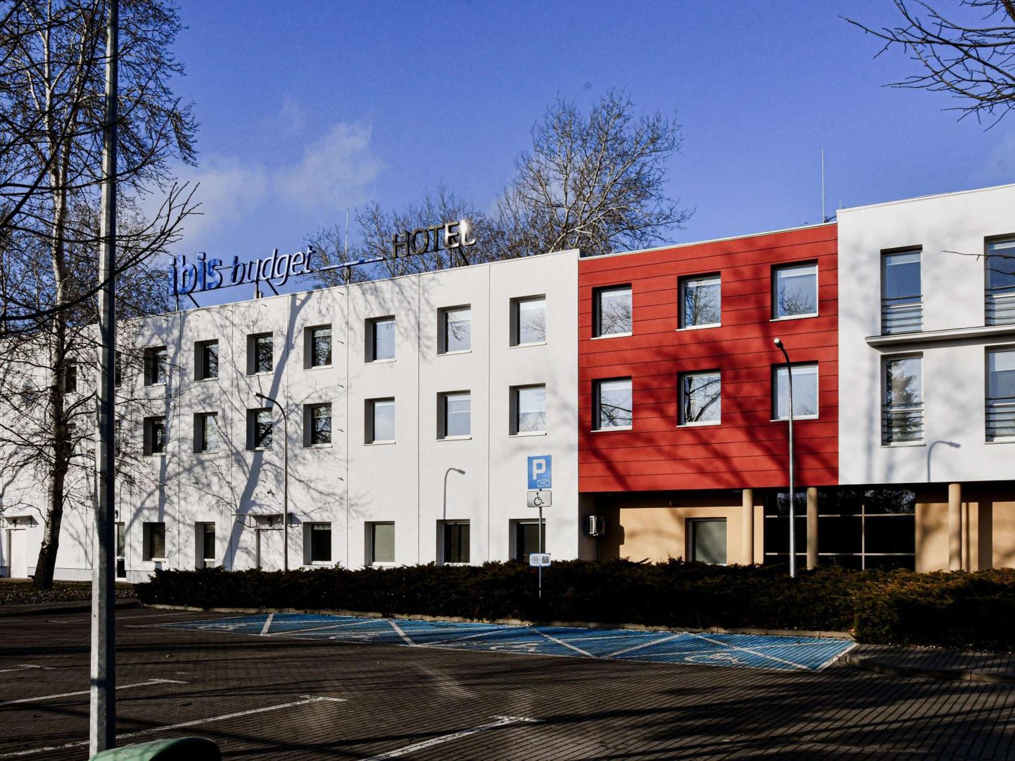 Ibis Budget Wroclaw Stadion Exterior photo